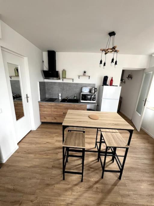 Appartement Avec Belle Vue Ouzouer-Sur-Trezee Exterior photo